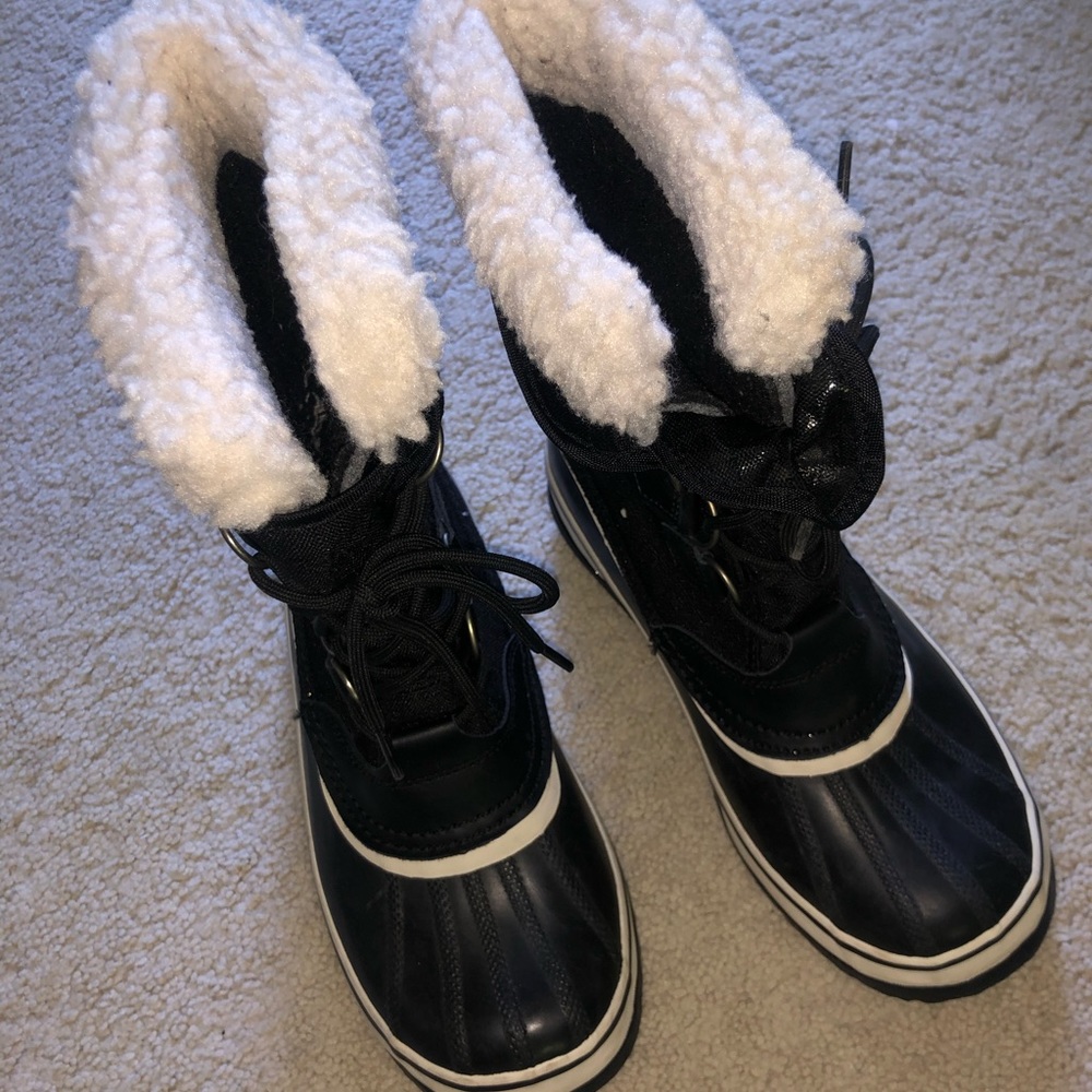 Snow boots